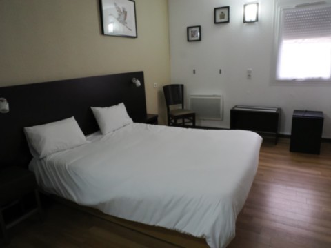 Doppelbett PRM Zimmer